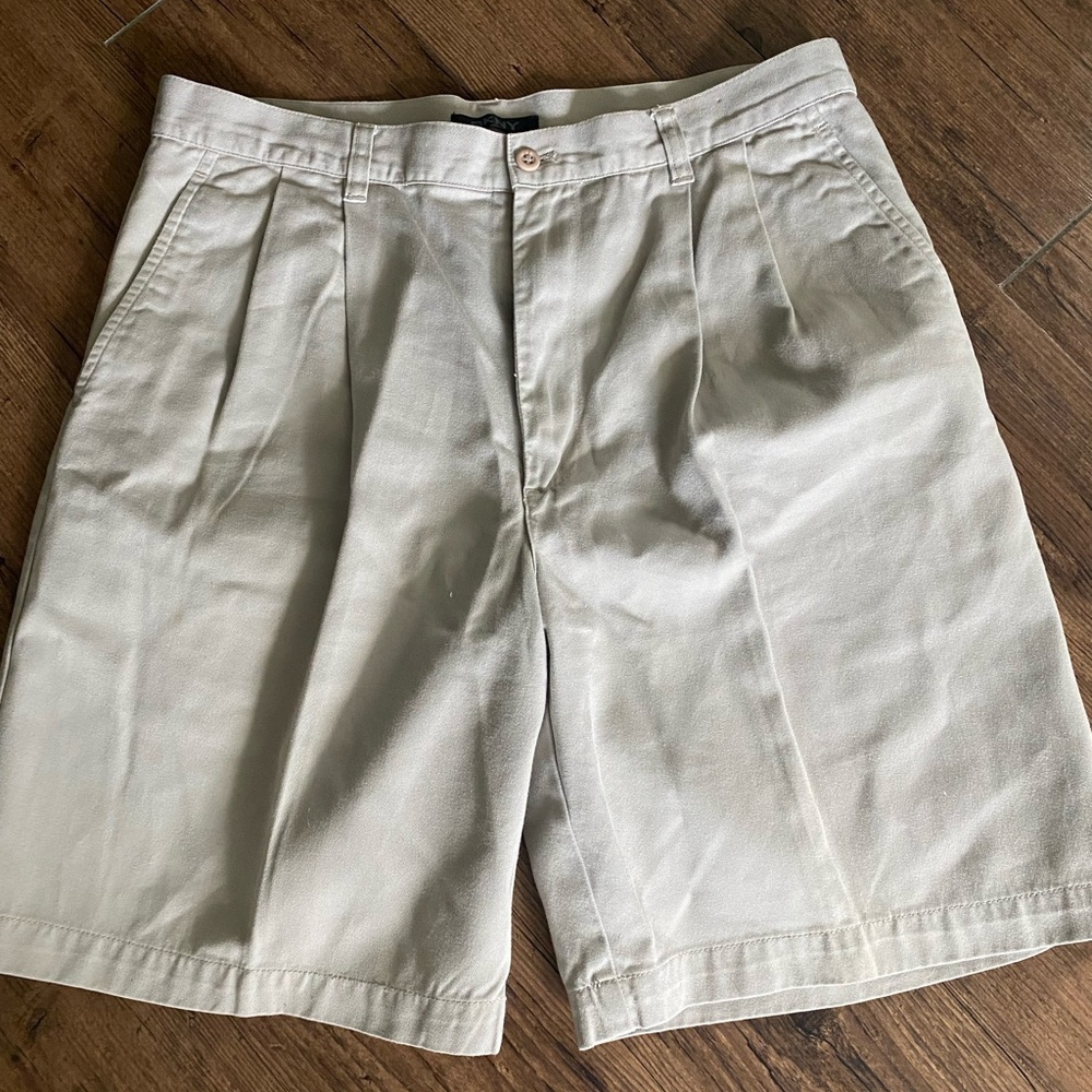 DKNY Men's Cream Flat Front Shorts 34